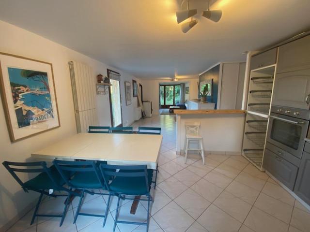 Joli Rez-De-Villa 80 M2 Proche Mer Carqueiranne Bagian luar foto